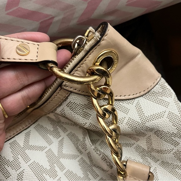 Michael Kors Jet Set Shoulder Bag Vanilla #michaelkors #MKJetset - Picture 2 of 7